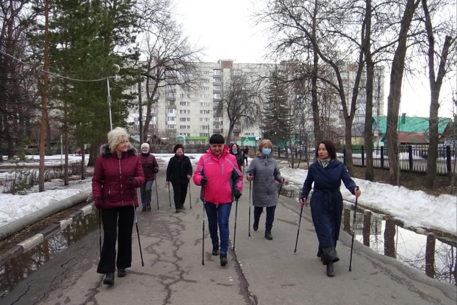 Дёмцев приглашают на занятия по скандинавской ходьбе