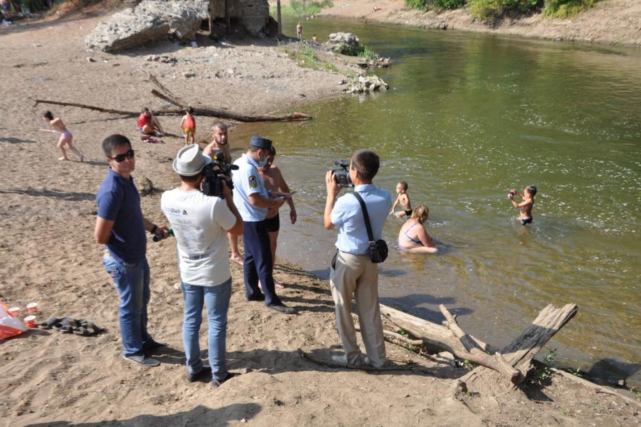 В Калининском районе продолжаются рейды по местам несанкционированного купания 