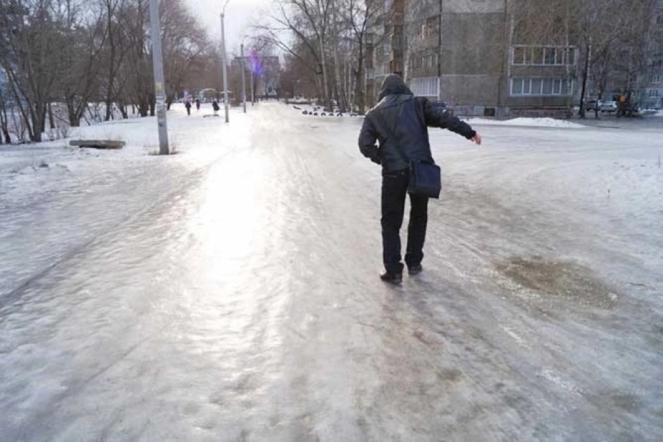 В гололед будь внимателен