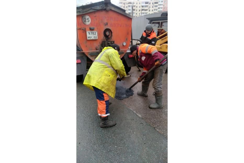 В Октябрьском районе весна шагает в ногу с ямочным ремонтом